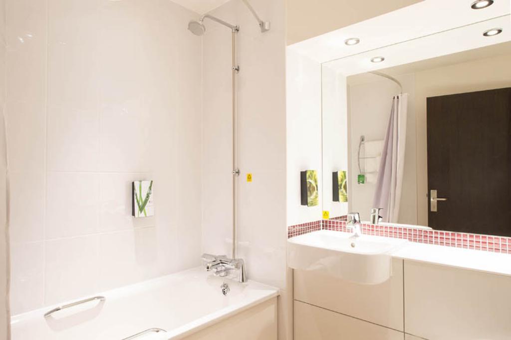 Premier Inn Glasgow East Kilbride - Peel Park Zewnętrze zdjęcie
